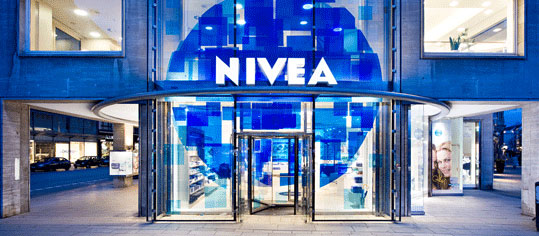Außenaufnahme eines Beiersdorfer Firmengebäudes