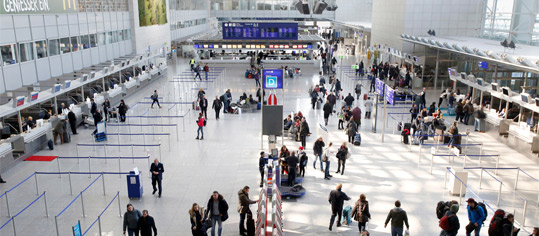 Passagier-Abfertigungs-Bereich im Terminal 2 Flughafen Frankfurt.