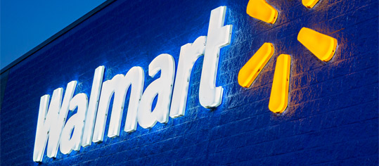 Walmart-Filiale bei Nacht
